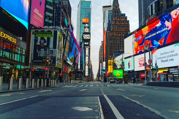 times square tijdens pandemie - new york stockfoto's en -beelden