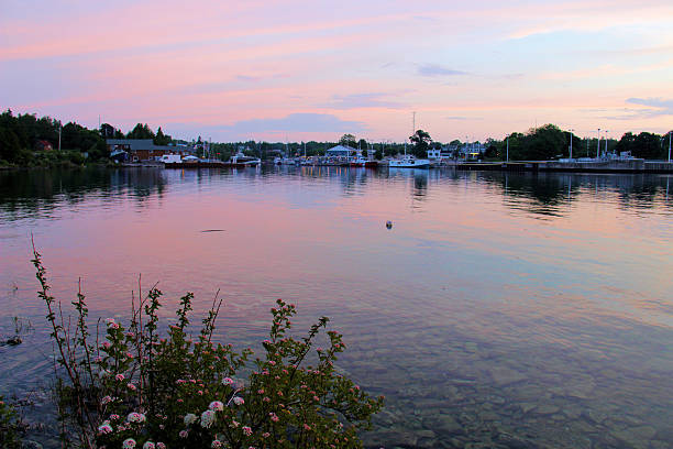 Tobermory Sunset Sunset in Tobermory, Bruce Peninsula, Ontario, Canada bruce peninsula national park stock pictures, royalty-free photos & images