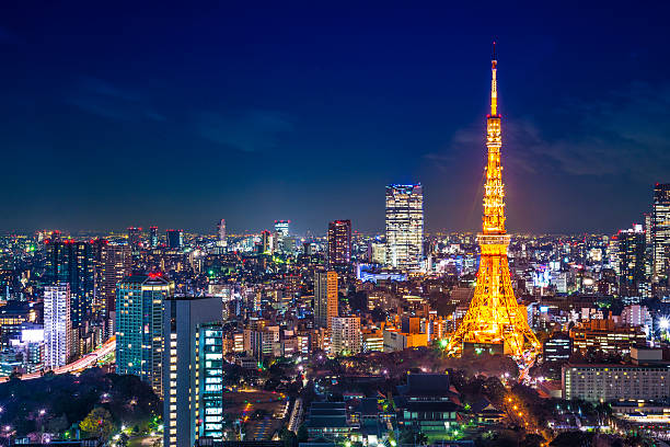 東京の景観に東京タワー - 港区 東京タワー ストックフォトと画像
