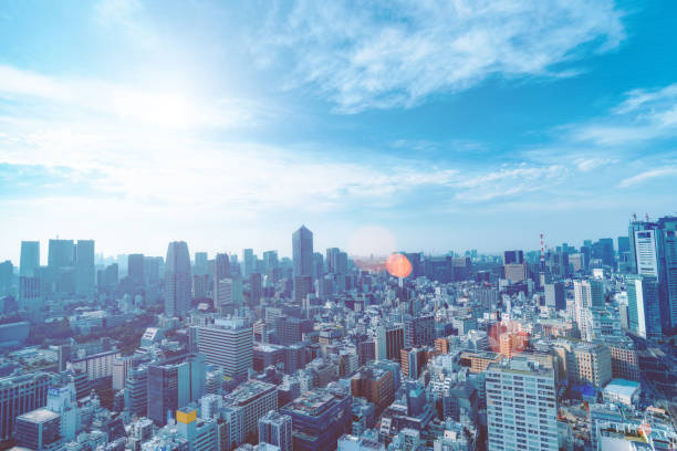 東京は東京圏と世界で最も人口の多い首都圏の中心、日本の首都です。 - オフィスビル ストックフォトと画像