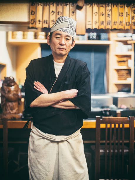 tokyo japan sushi-koch - asiatischer koch stock-fotos und bilder