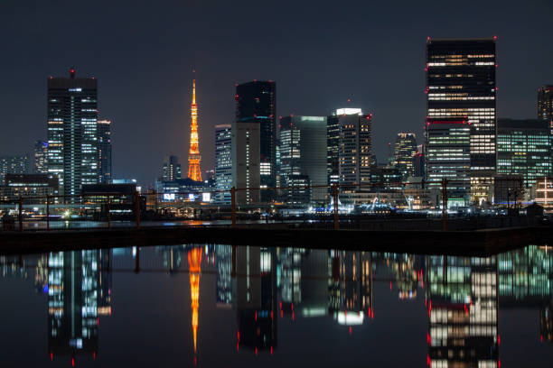 東京ナイツスケープリフレクション - 港区 東京タワー ストックフォトと画像