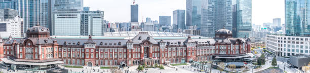 昼間の東京駅。東京駅は東京の主要ターミナルです。 - 東京駅 ストックフォトと画像