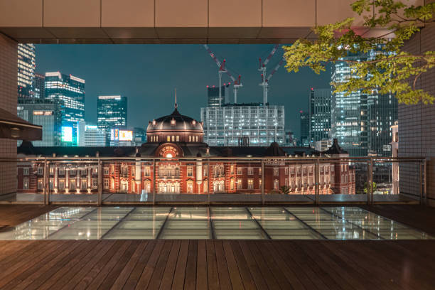 夜の東京駅 - 丸の内 ストックフォトと画像