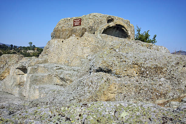 tomb of orpheus in antique thracian sanctuary tatul - orfeus bildbanksfoton och bilder