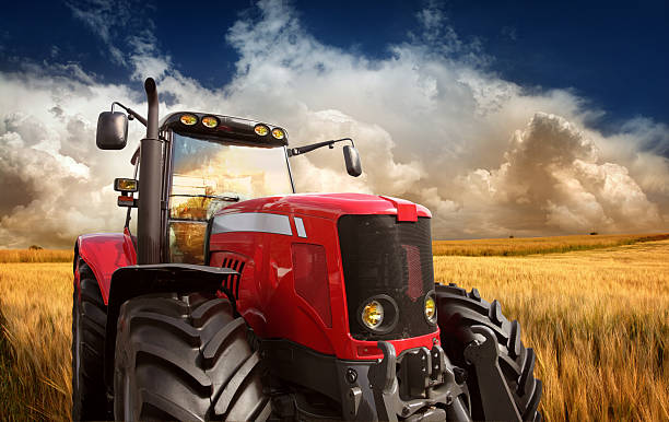 traktor auf feld - traktor stock-fotos und bilder