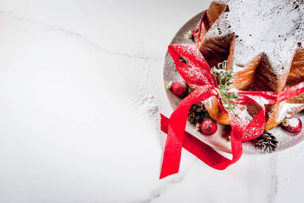 panettone tradizionale per torte natalizie - milan spezia foto e immagini stock