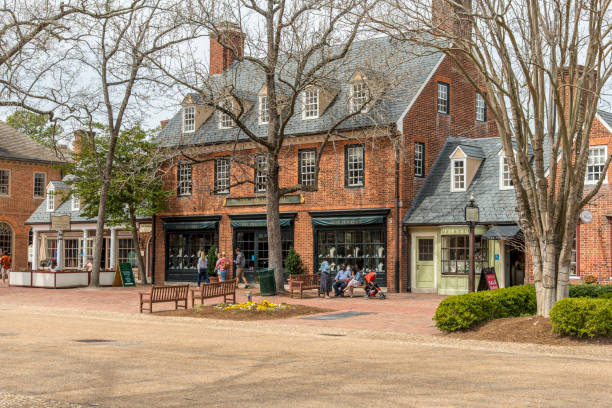 Traditional house in colonial Williamsburg Williamsburg, Virginia , USA - April 1, 2018 : Traditional house in colonial Williamsburg williamsburg virginia stock pictures, royalty-free photos & images