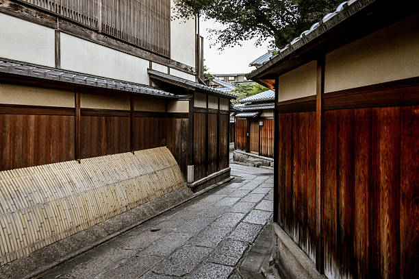 伝統的な日本の通りの京都日本 - 茶室 ストックフォトと画像