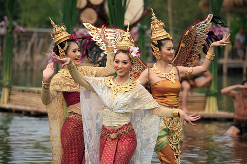 Traditional Thai Dancing Performance In The Floating Market Stock Photo ... Traditional Thai Dancing