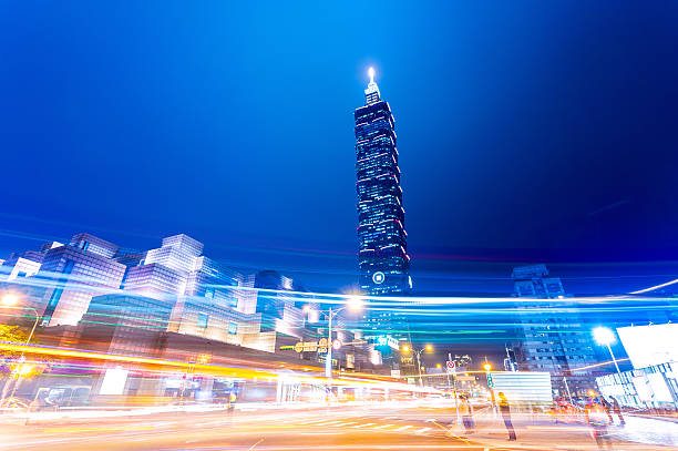 traffic blur motion in modern city street - taiwan 個照片及圖片檔