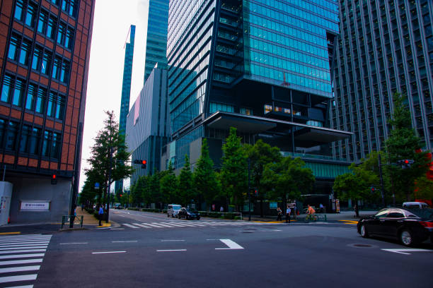 東京のビジネスタウンでの交通渋滞が広がった - 大手町 ストックフォトと画像