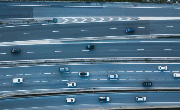transportation, big city road, aerial top down view of cars on busy highway transportation, big city road, aerial top down view of cars on busy highway motorway lateral surface photos stock pictures, royalty-free photos & images