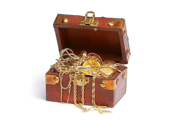 Treasure chest Treasure chest filled with gold. jewelry treasure chest gold crate stock pictures, royalty-free photos & images