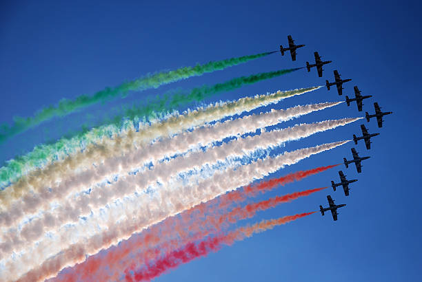 frecce tricolori - italienisches militär stock-fotos und bilder