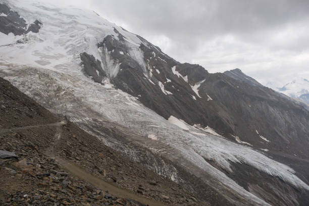 trift-gletscher-saas-grund-schweiz - triftgletscher stock-fotos und bilder