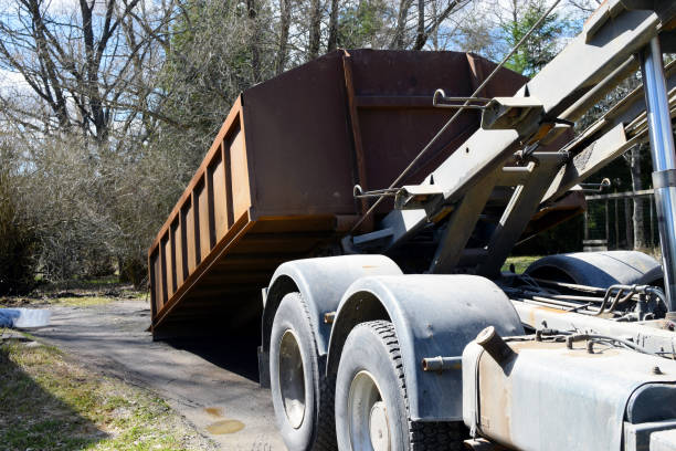 vrachtwagen roll-off dumpster - container stockfoto's en -beelden