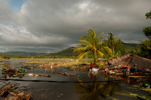 순다 해협, 인도네시아에 있는 지진 해 일 - tsunami 뉴스 사진 이미지