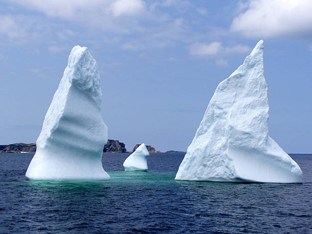 twillingate iceberg - labrador stockfoto's en -beelden