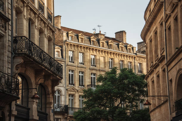 Typical french architecture in Bordeaux Typical residential architecture in the city centre of Bordeaux, France gironde photos stock pictures, royalty-free photos & images