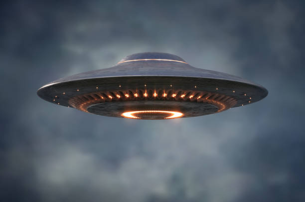 неопознанный летающий объект - отсечение путь включено - ufo стоковые фото и изображения