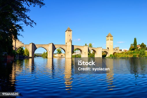 istock Valentre bridge on Lot river Cahors, France 915644520