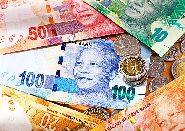 多彩な新しい南アフリカ・マンデラ banknotes 、硬貨 - 南アフリカ共和国 ストックフォトと画像