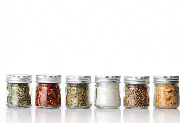 variety of spices - glazen pot stockfoto's en -beelden