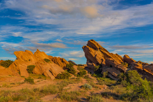 Vasquez Rocks Natural Area Park, California Vasquez Rocks Natural Area Park is a 932-acre park located in the Sierra Pelona Mountains in northern Los Angeles County, California. natural landmark stock pictures, royalty-free photos & images