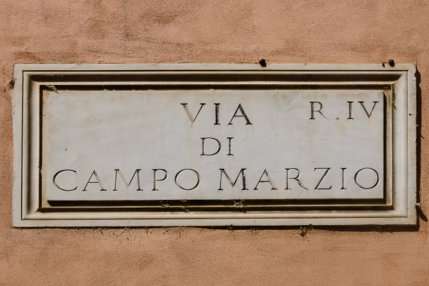 via di campo marzio street name sign, roma, italia - di marzio foto e immagini stock