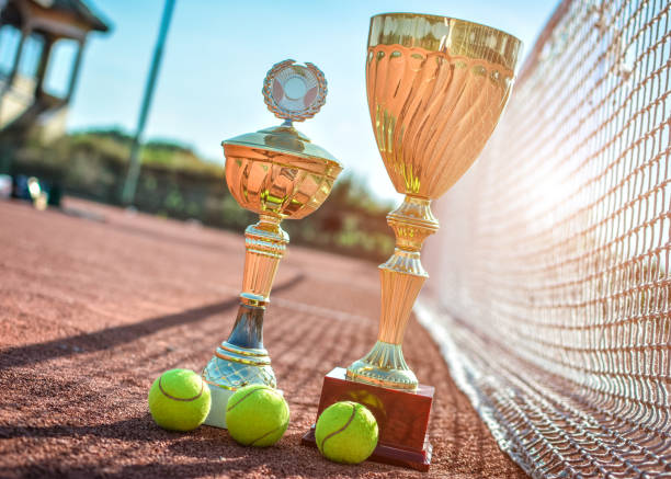 테니스 선수권 대회에서 승리 - wimbledon tennis 뉴스 사진 이미지