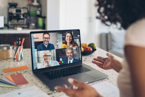Video business meeting Group of business persons having a video conference hot desking stock pictures, royalty-free photos & images