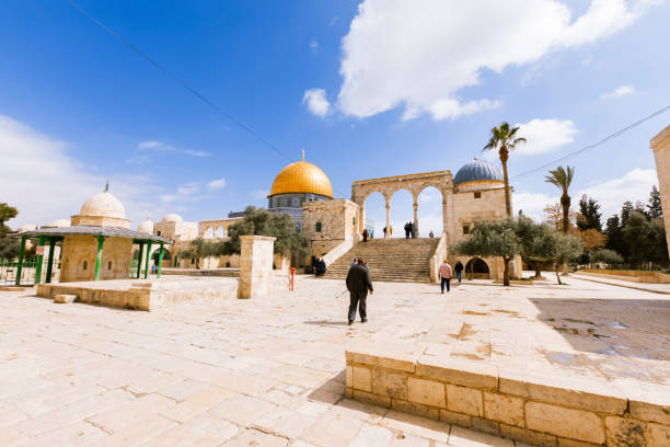 blick auf die al-aqsa moschee auf dem tempelberg in jerusalem. - al aqsa moschee stock-fotos und bilder