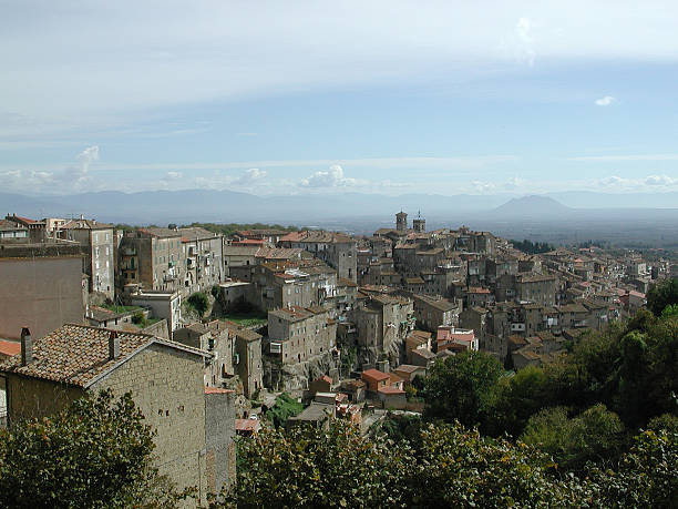 view of bagnaia from villa lante, italy - bagnaia 個照片及圖片檔