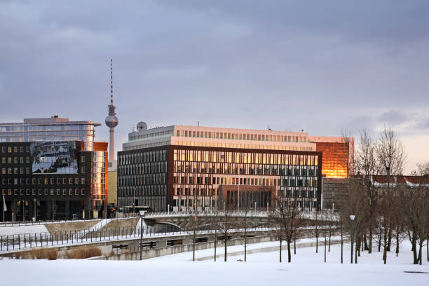 weergave van berlijn. duitsland - berlin snow stockfoto's en -beelden
