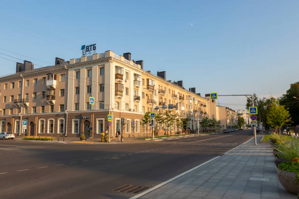 widok na ulicę popova w centrum biełgorodu - belgorod zdjęcia i obrazy z banku zdjęć
