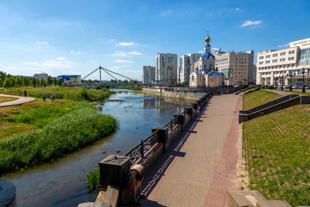 view of the embankment of the vezelka in the center of belgorod - belgorod stok fotoğraflar ve resimler