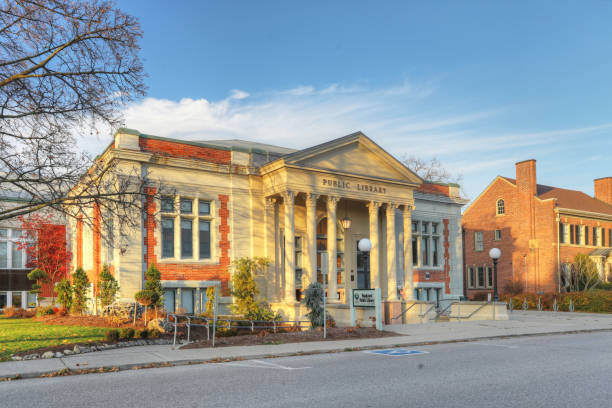 View of the historic Woodstock Public Library in Woodstock, Ontario, Canada A View of the historic Woodstock Public Library in Woodstock, Ontario, Canada. The property was built in 1909 with a grant from Andrew Carnegie woodstock ontario stock pictures, royalty-free photos & images