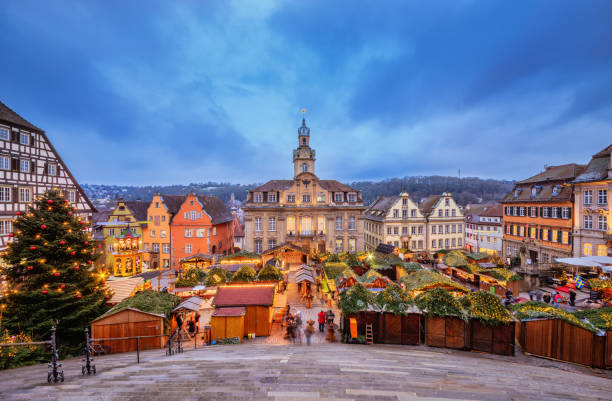 View over the Christmas Market on the Town Hall of Schwäbisch-Hall View over the Christmas Market on the Town Hall of the historic center of Schwäbisch-Hall baden württemberg stock pictures, royalty-free photos & images