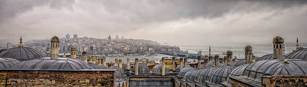 view over the golden horn in istanbul - karaköy istanbul stockfoto's en -beelden
