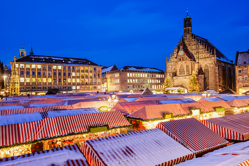 Elevated view over the stalls of the Nürnberger Christmas Market (Christkindlesmarket) on the Hauptmarkt and the Frauenkirche.