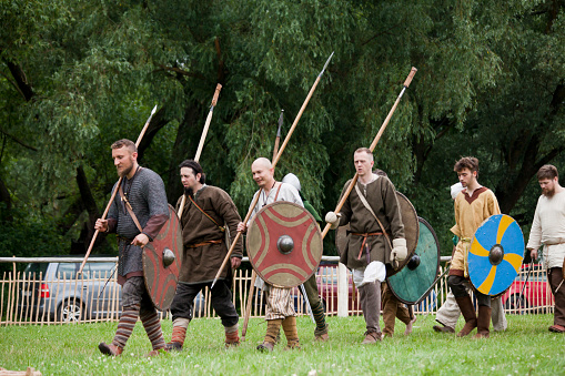 年間バイキング、バルト諸国および Drohiczyn のスラヴ会議中にバイキングとスラブの演ずる - ストックフォト・写真素材...