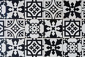 Vintage Floral Pattern Wall Paper in Black and White