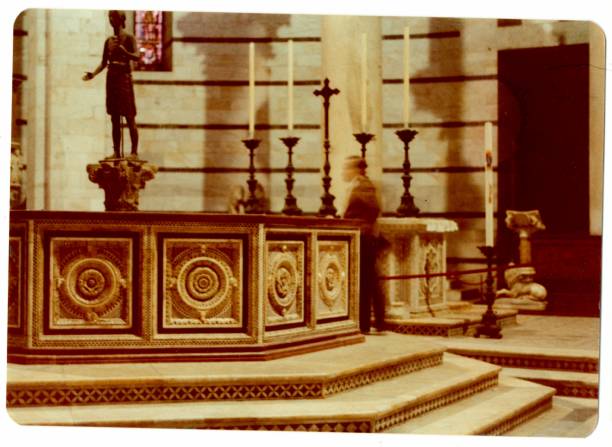 1977 RARE vintage Photo of the inside of Duomo di Milano in Italy 1977 RARE vintage Photo of the inside of Duomo di Milano in Italy yt stock pictures, royalty-free photos & images