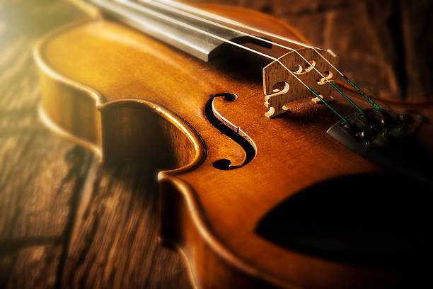 violine im vintage-stil - geige stock-fotos und bilder