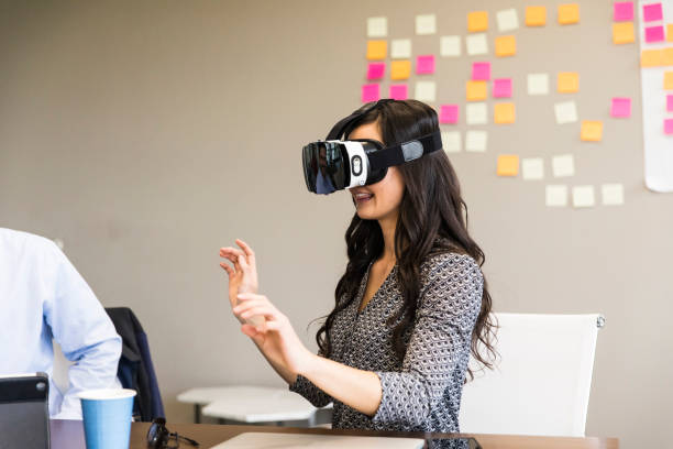 virtual reality businesswoman - vr meeting stockfoto's en -beelden