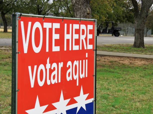 Vote sign, English and Spanish, copy space Vote sign in English and Spanish languages; copy space voting booth stock pictures, royalty-free photos & images