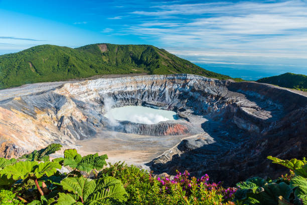 Vulcano Poas in Costa Rica Vulcano Poas in Costa Rica - amazing crater and Landscape of vulcano active volcano stock pictures, royalty-free photos & images