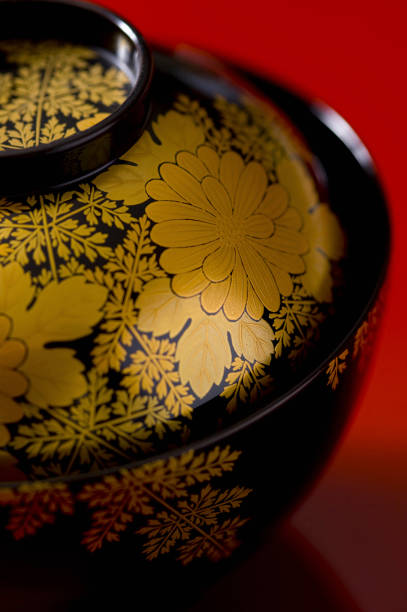 Wajima lacquer bowl During the Edo period, it was used as a robust lacquer ware in the homes of farmers and merchants nationwide.
In the Meiji era, it was used in restaurants and inns, and gradually it was possible to add gorgeous deposits and lacquer work. ishikawa prefecture stock pictures, royalty-free photos & images