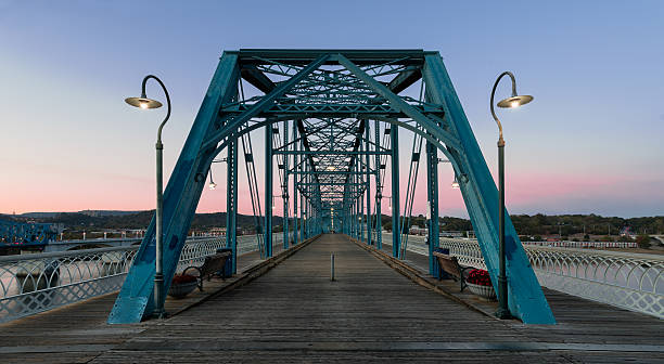 Walnut Street Bridge Walnut Street pedestrian Bridge across the Tennessee River in Chattanooga, Tennessee chattanooga stock pictures, royalty-free photos & images